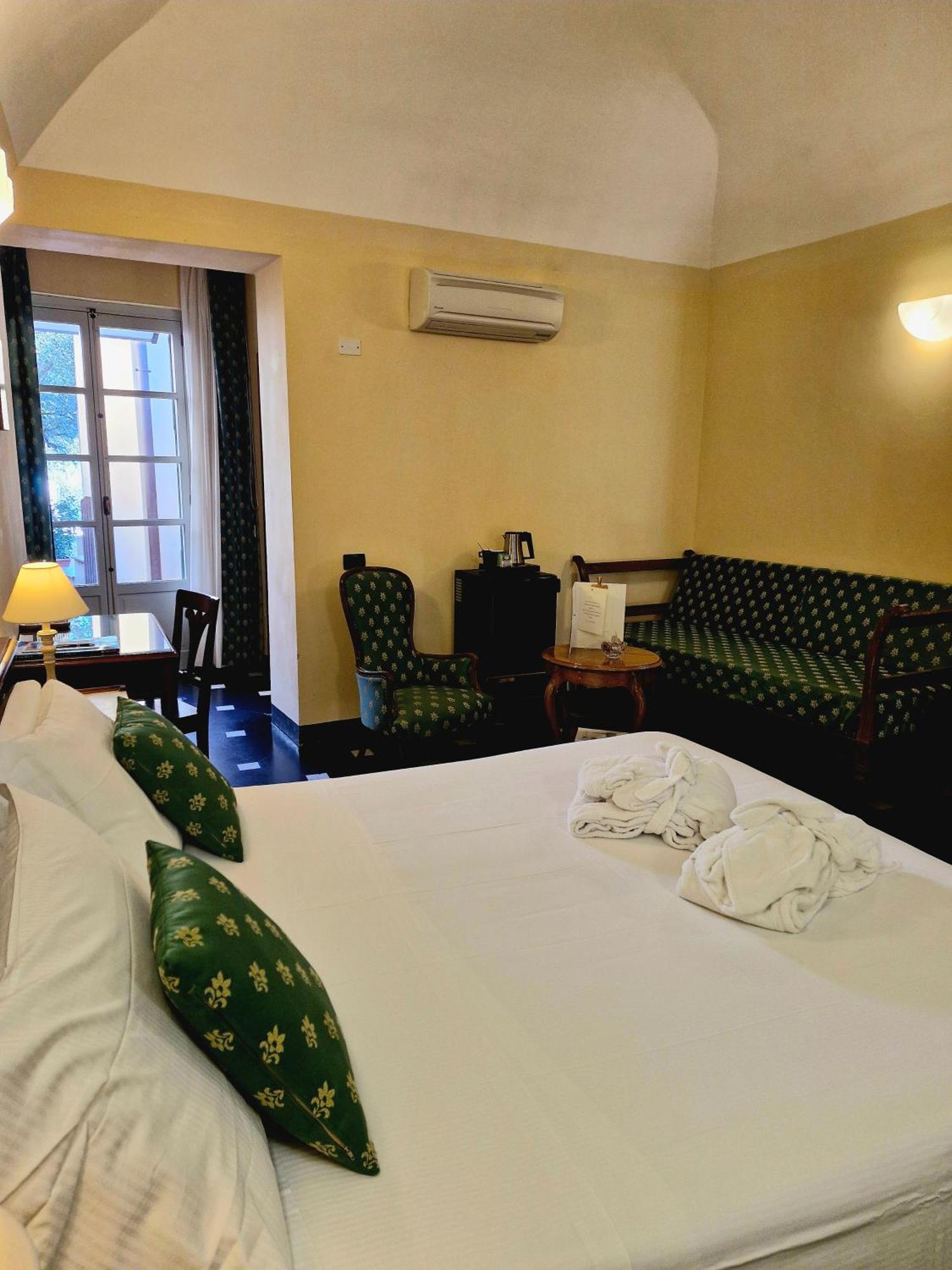 Palazzo Vescovile Hotel ノーリ エクステリア 写真